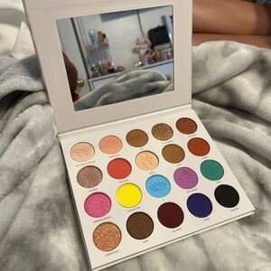 Morphe Eyeshadow Palette Vibrant Artistic Shades